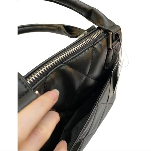 Badgley Mischka Big Quilted Dome Bag with … - Picture 6 of 9